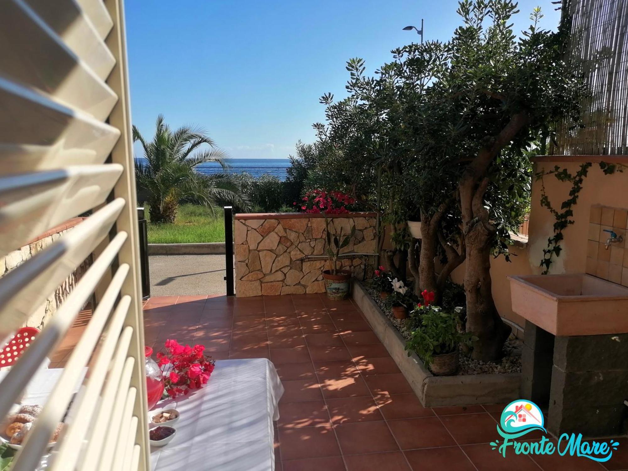 Casa Fronte Mare Villa Santa Teresa Di Riva Exterior foto